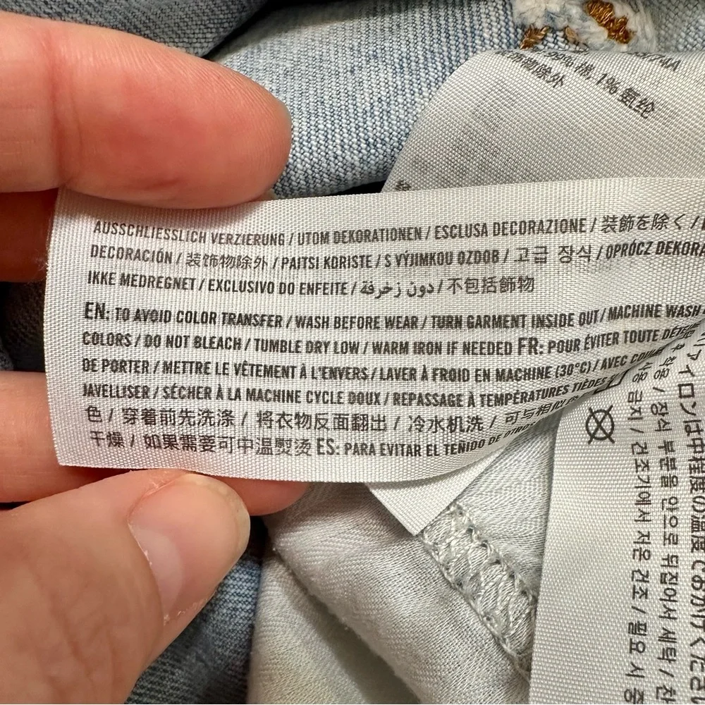 Abercrombie and Fitch the 90s baggy, low rise light wash jeans, size 29 - Picture 9 of 10